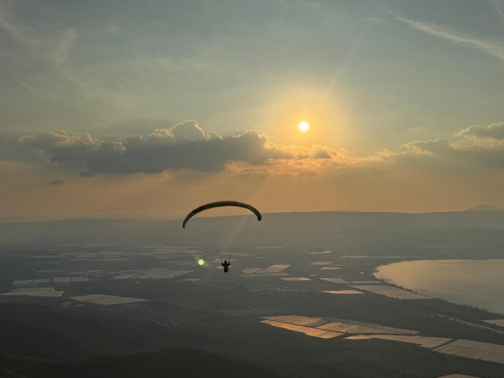 Paragliding in the north רחיפת שקיעה מבוא חמה